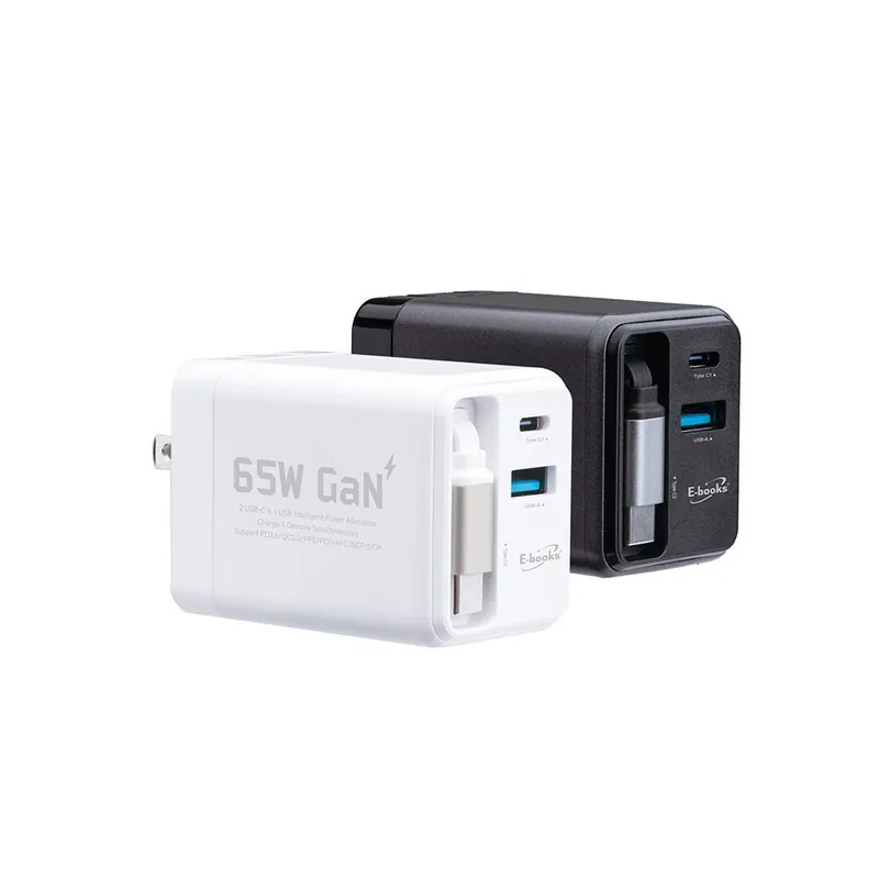 一黑一白兩款 65W 氮化鎵 (GaN) 摺疊式快充充電器，展示其輕便體積與多口輸出設計，適用於 2026 年多裝置快充選購指南的視覺呈現。